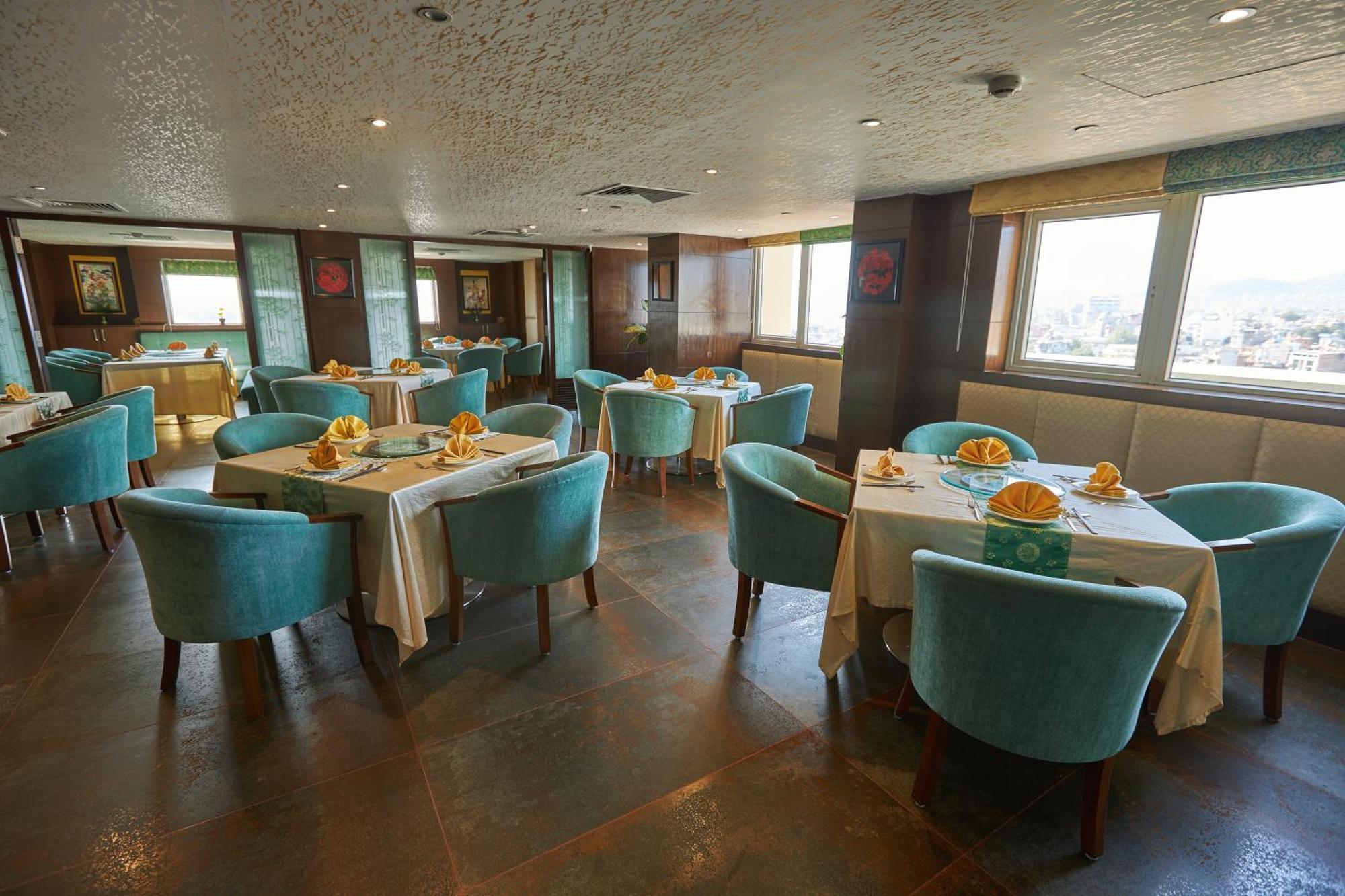Crowne Imperial Hotel 4*