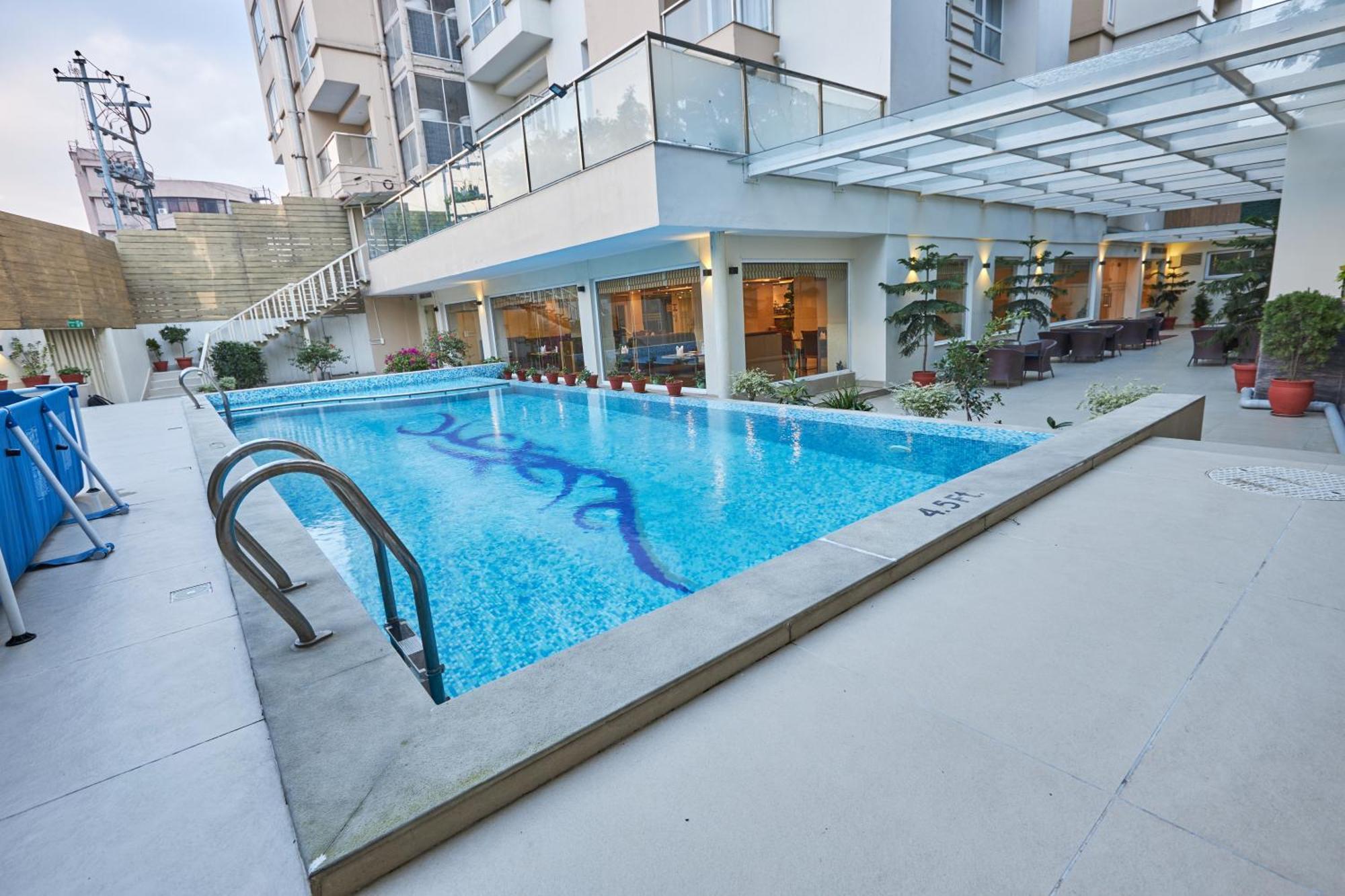 Hotel Crowne Imperial 4*