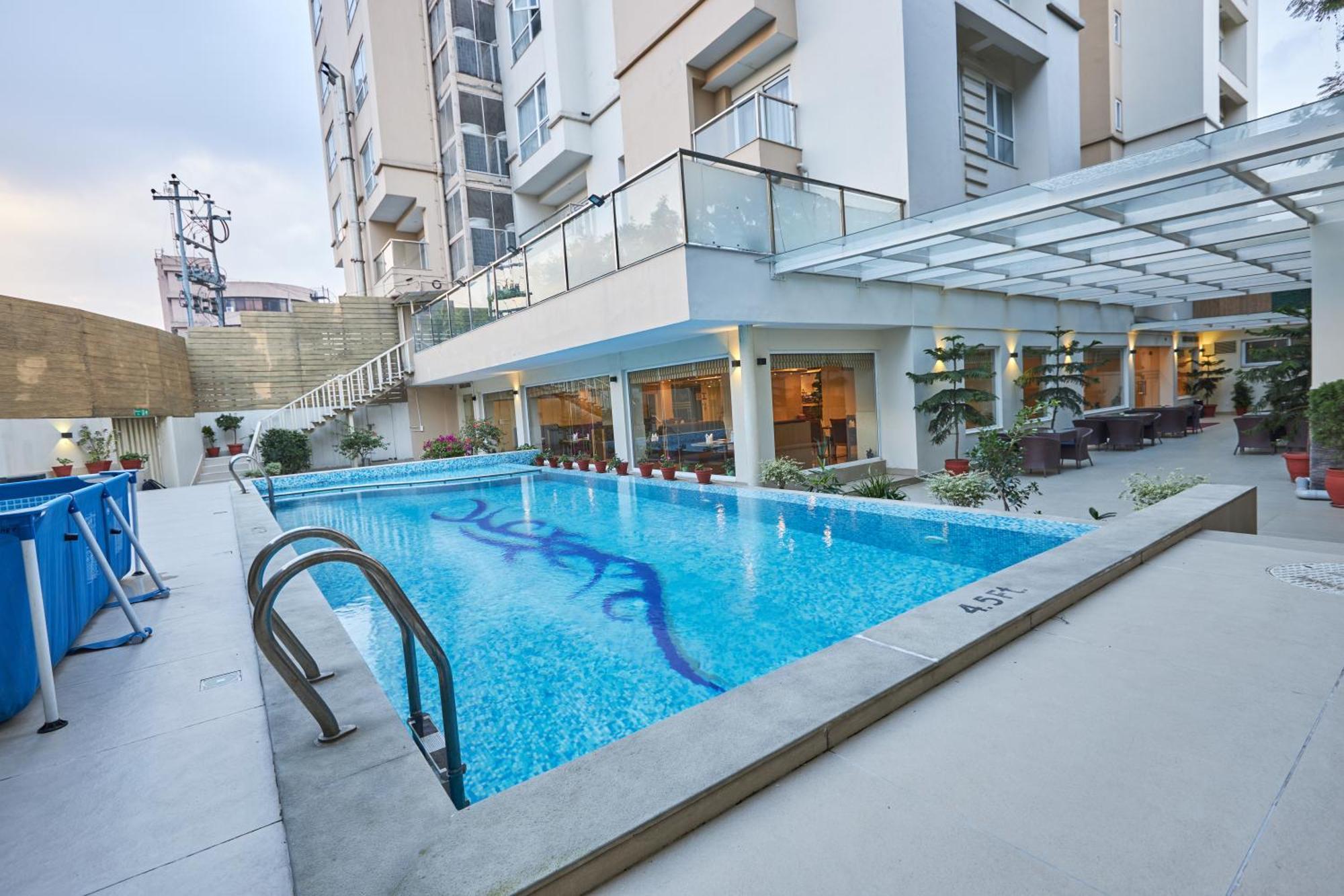 Crowne Imperial Hotel 4*