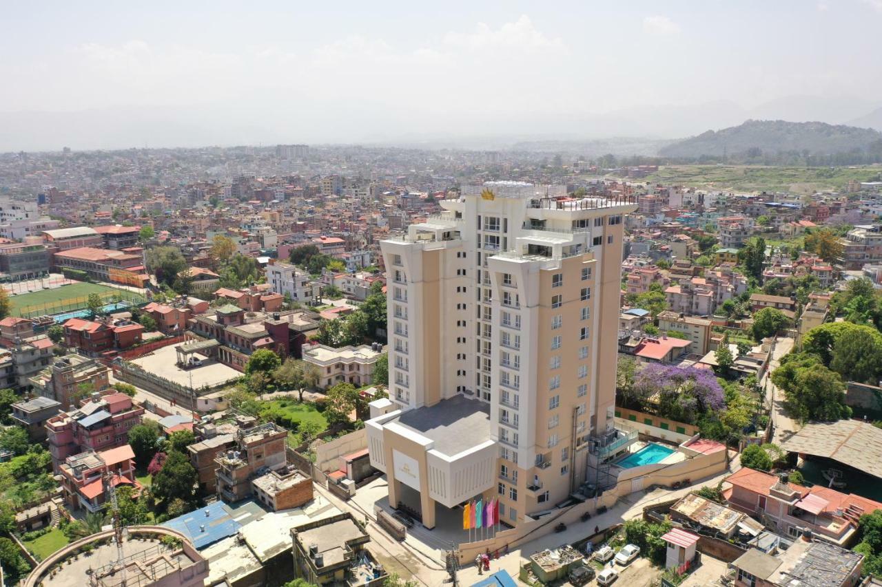 Crowne Imperial Hotel 4*