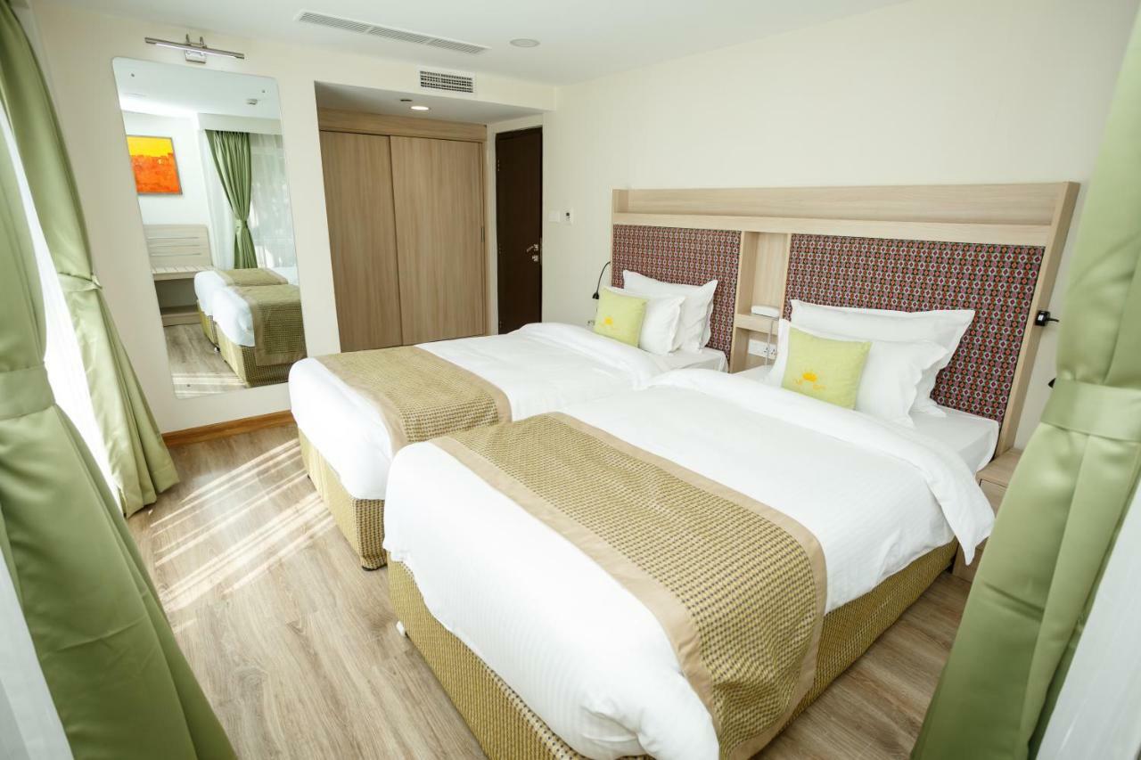 Crowne Imperial Hotel 4*