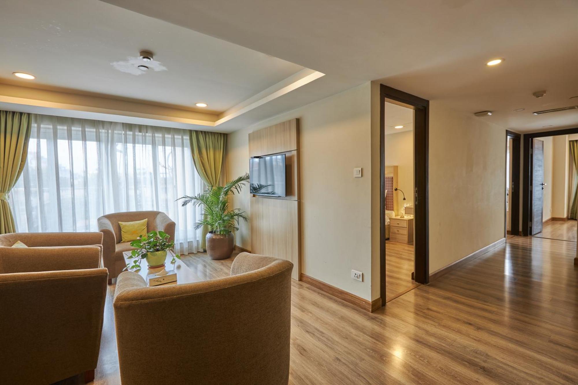 Crowne Imperial Hotel